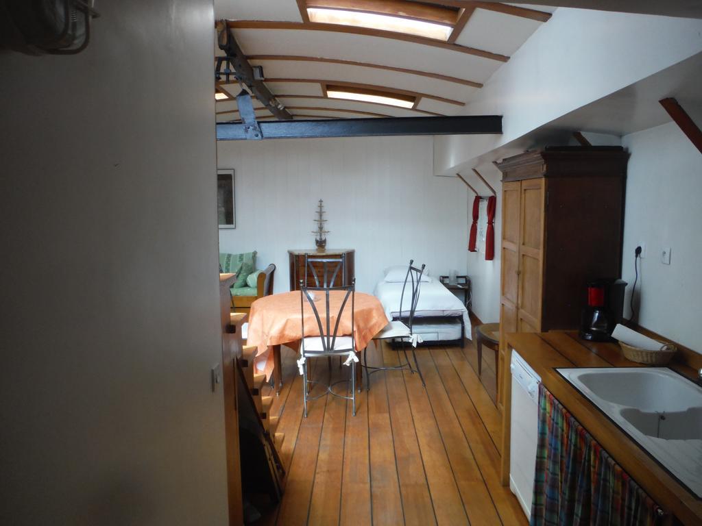 Peniche - Le Nenuphar Hotel Paris Bilik gambar